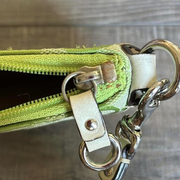 💚SOLD💚 Y2K coach bag lime green vintage coach wristlet mini bag - Picture 3 of 3